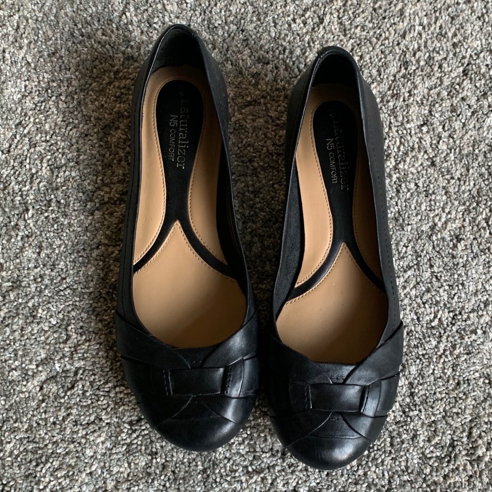 Naturalized black leather flats, size 7M.